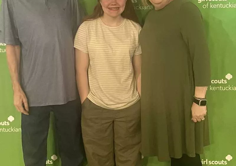 ellie-huntt-with-her-parents-jessica-and-david-huntt-666f842fd04f149441