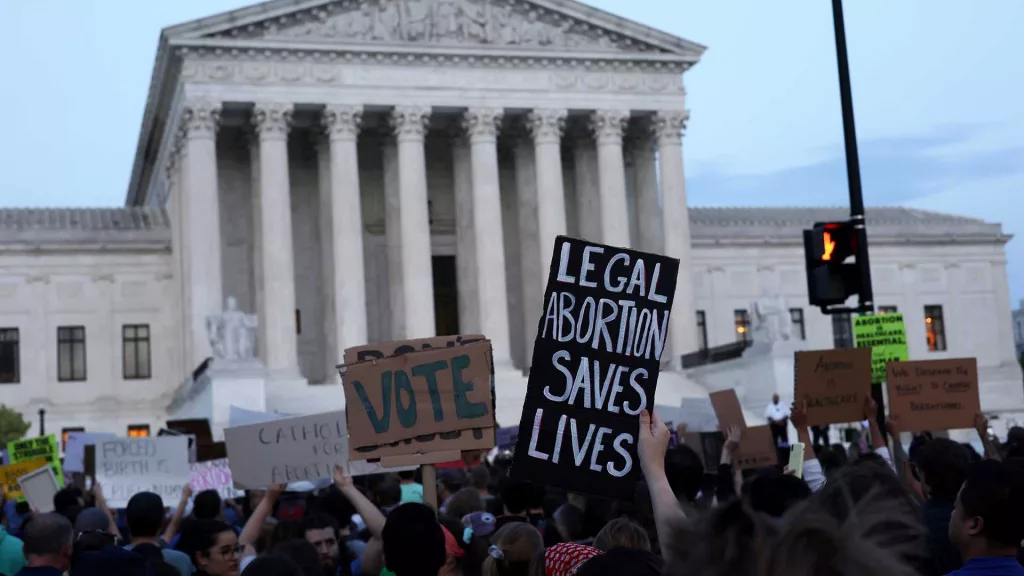 abortion-protests-gettyimages-1655298226185612