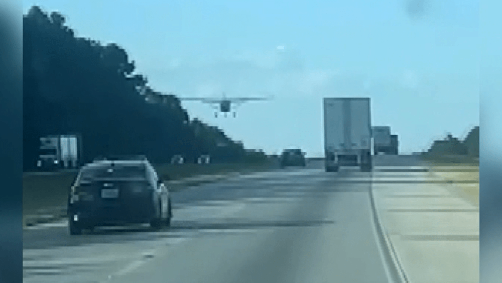 plane-landing-667ac0866b39d420606