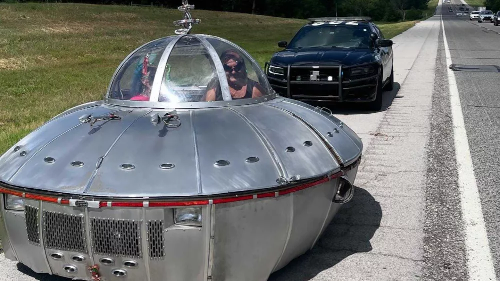 ufo-pulled-over-66844cdef1e89112640