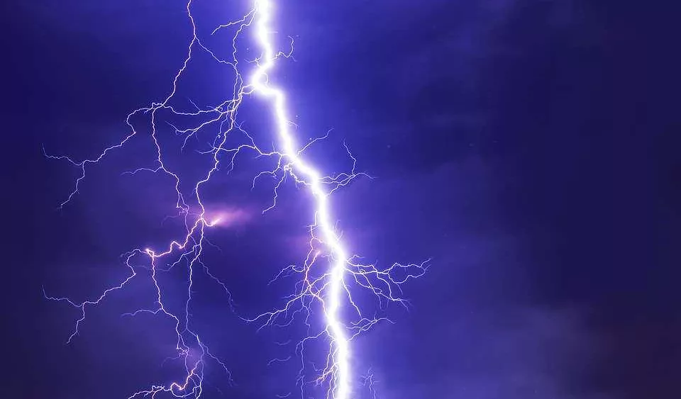 lightning-1560334682920498