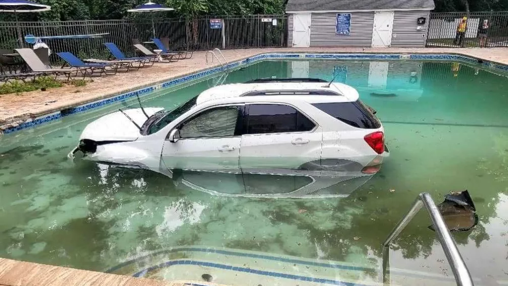 car-into-pool-66a52626a3398584455