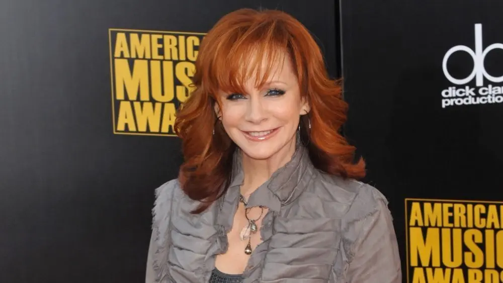 Reba McEntire sitcom ‘Happy’s Place’ officially renewed for Season 3 on NBC