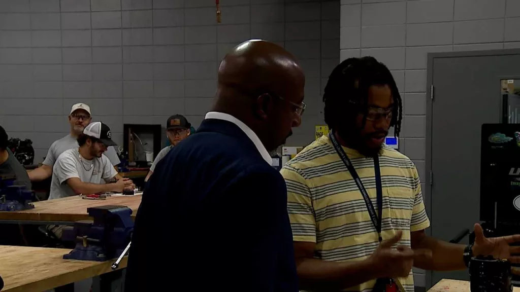 sen-warnock-visit-669ea621bba16812205