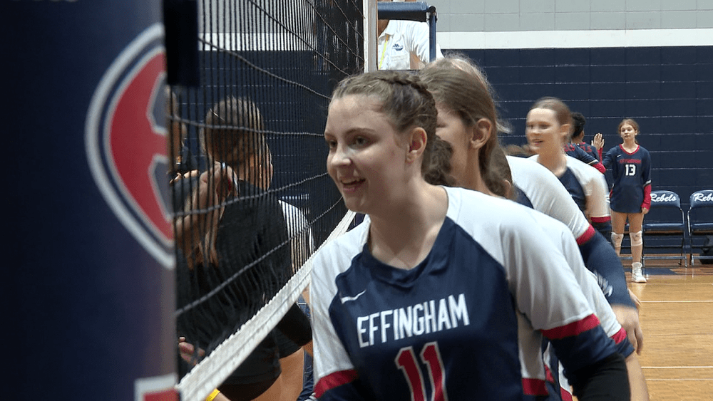 effingham-county-high-school-volleyball-player-kimber-michaels-greets-richmond-hill-ahead-of-match-66b57acbd11c4133785