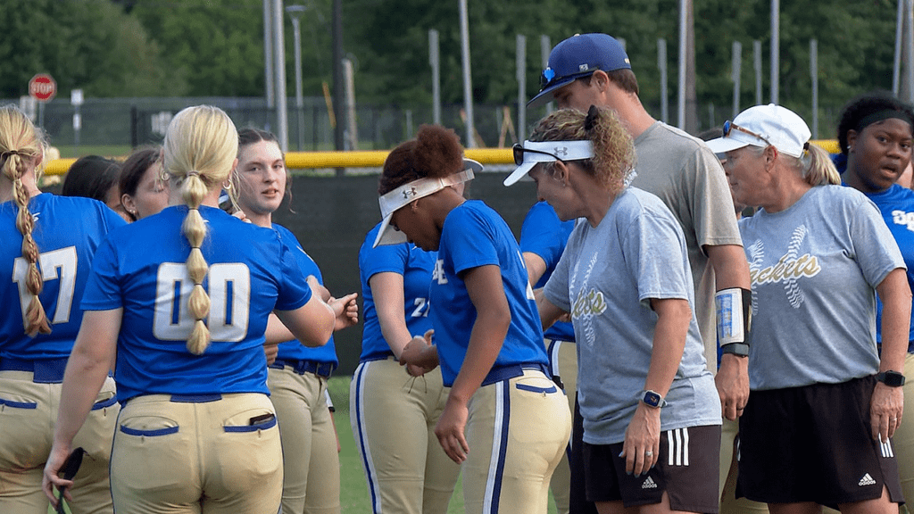 southeast-bulloch-softball-huddles-after-defeating-islands-13-0-66ecc383b5ea8967474