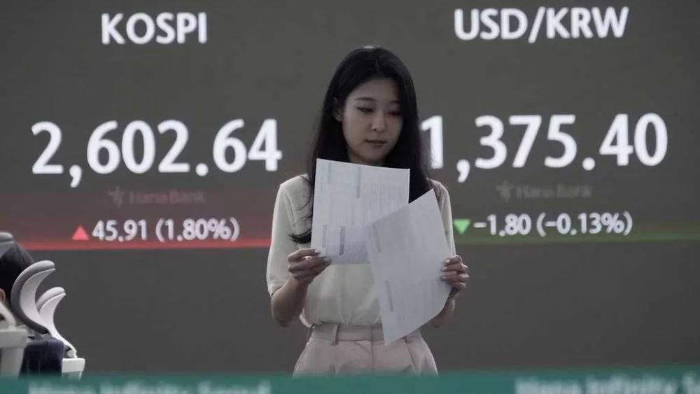 Asian stocks track Wall Street's encouraging gains