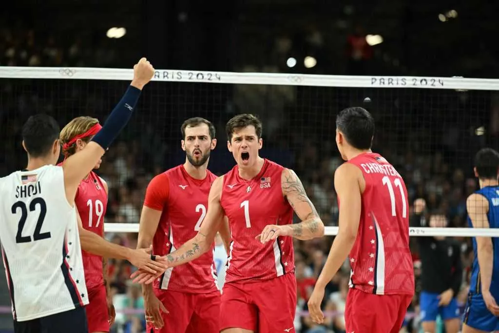 US men win volleyball bronze medal at Paris Olympics, beating Italy in straight sets