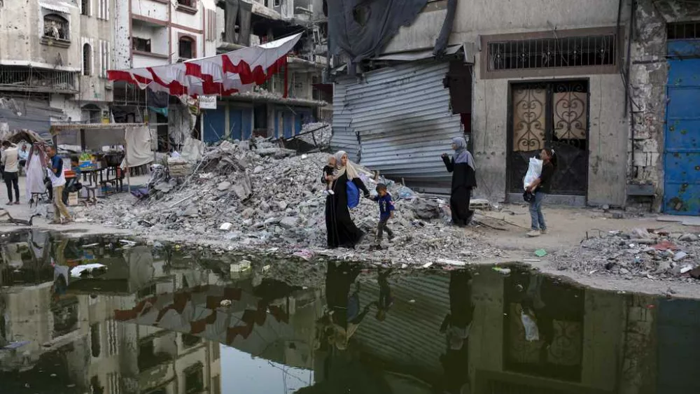 Aid groups in Gaza aim to avert a polio outbreak with vaccinations