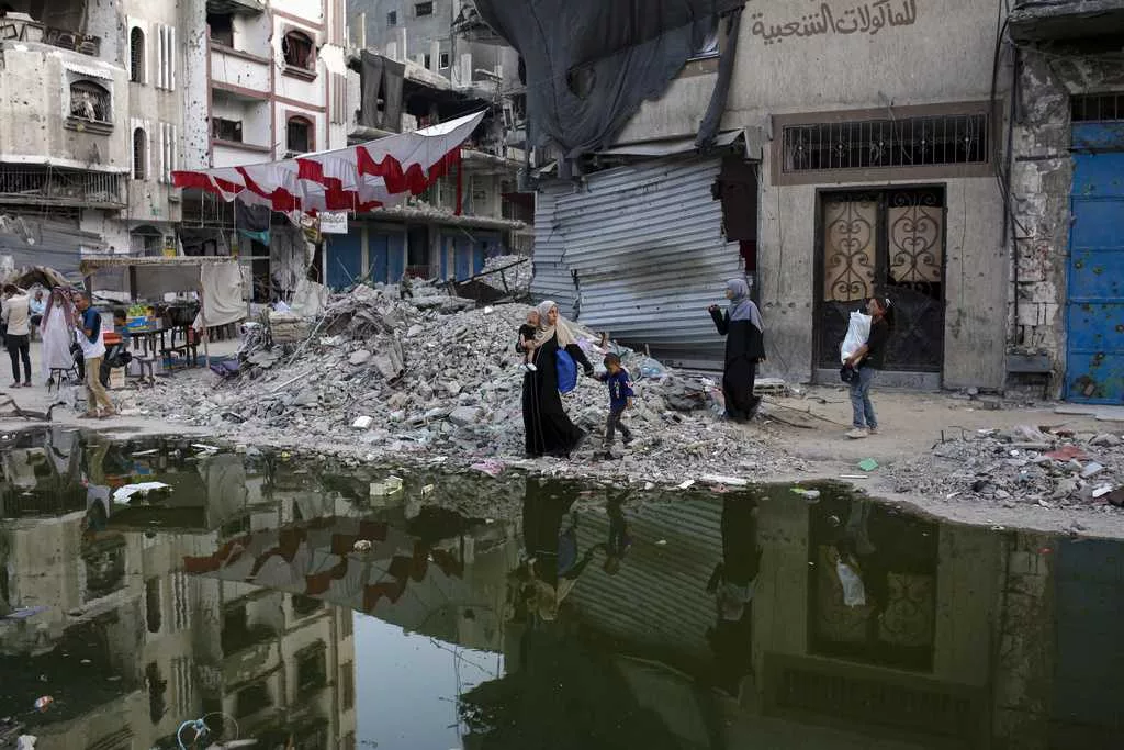 Aid groups in Gaza aim to avert a polio outbreak with vaccinations
