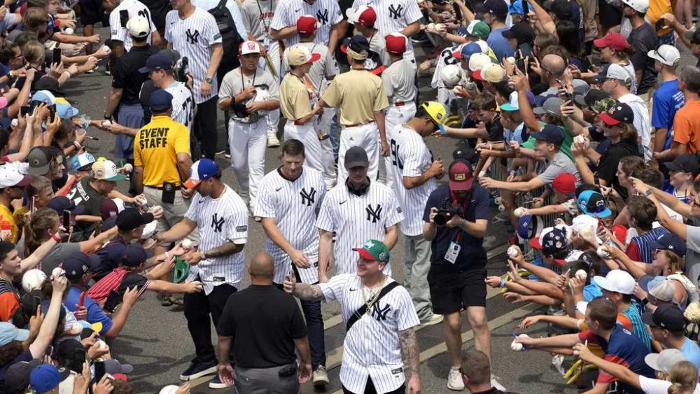 Tigers top Yankees at annual MLB Little League Classic