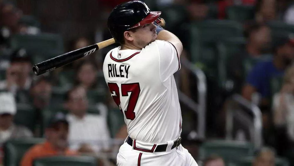 Braves take another major blow, losing 3B Austin Riley for 6-8 weeks with broken hand