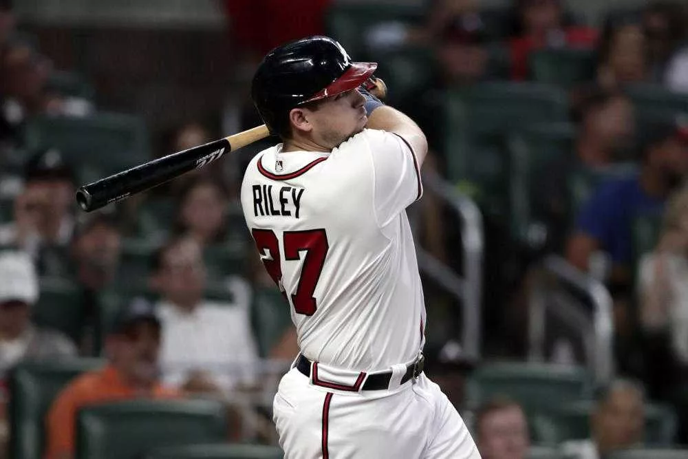 Braves take another major blow, losing 3B Austin Riley for 6-8 weeks with broken hand