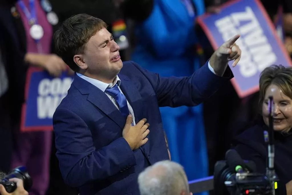 'That’s my dad!': Gus Walz tearfully cheers on his father as he accepts Democratic VP nomination