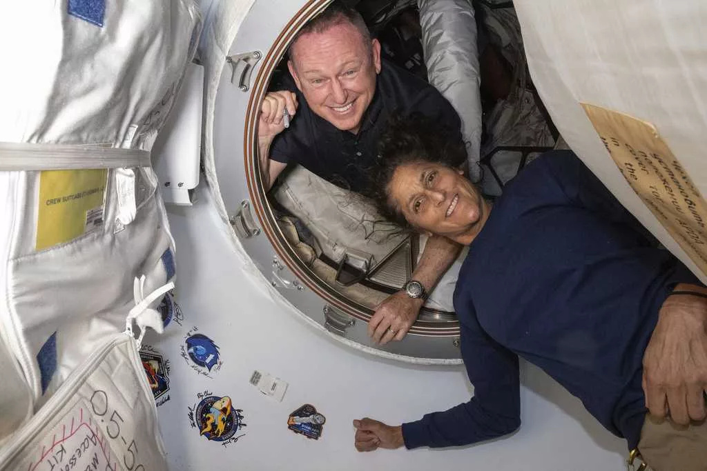 NASA decides to keep 2 astronauts in space until February