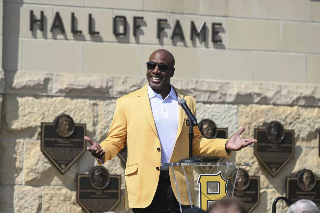 Barry Bonds enters the Pittsburgh Pirates Hall of Fame