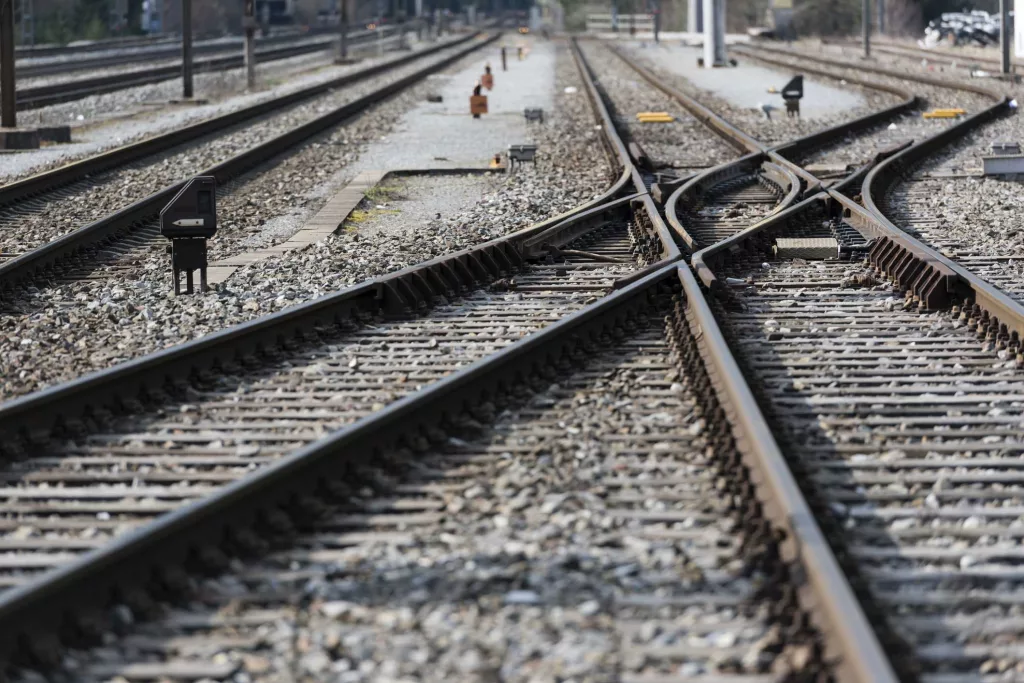 Back-to-work order issued for 2 major Canada railroads