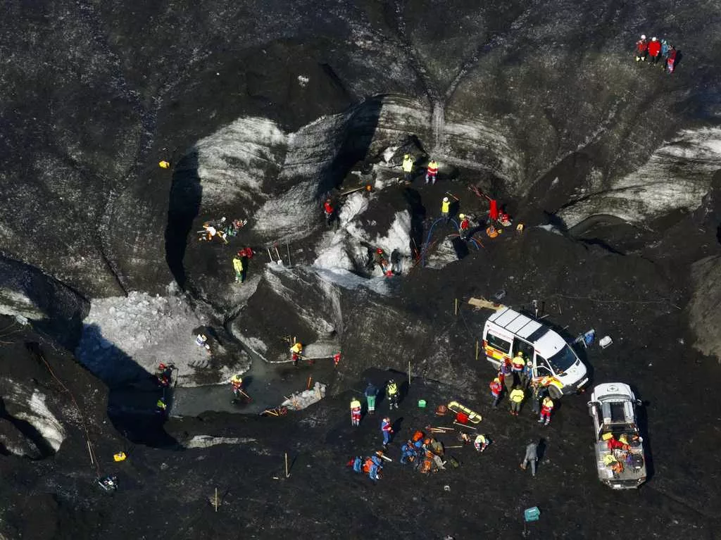 1 American killed, another injured in ice cave collapse in Iceland
