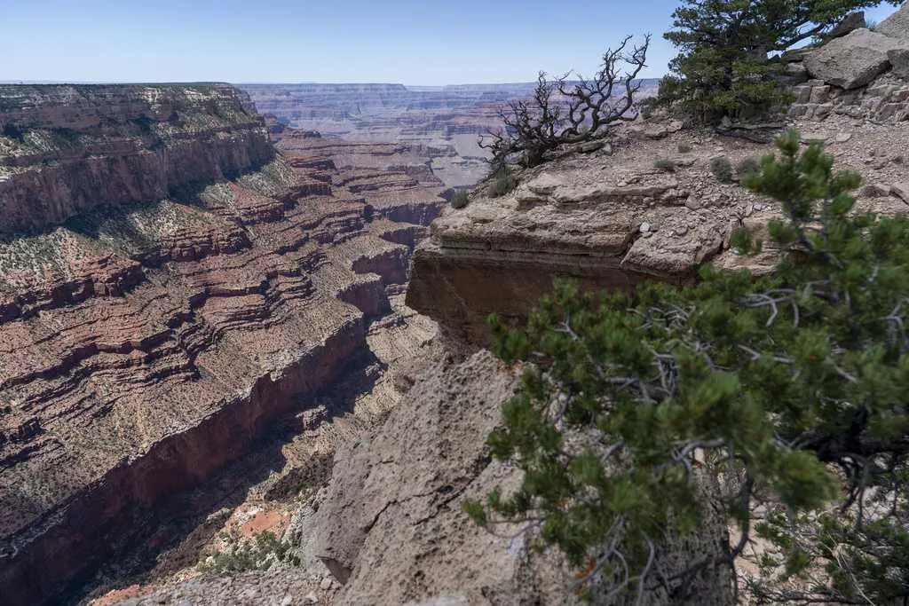 Grand Canyon water pipeline fails, prompts shutdown of overnight hotel stays