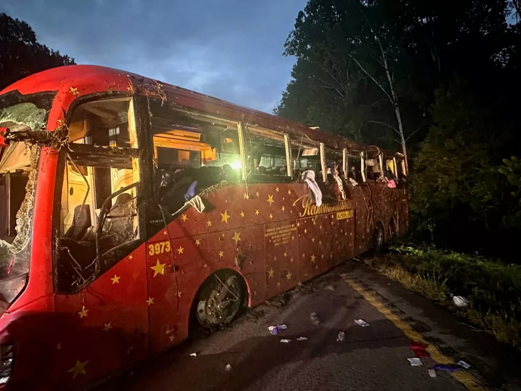 Mississippi: 7 dead, including 6-year-old boy, after charter bus runs off the road