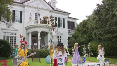 'Skeleton House' presents 'ScaERAs tour' display in honor of Taylor Swift