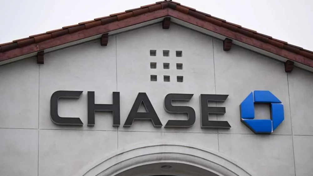 TikTok viral videos claim Chase Bank money hack. Company says it's fraud