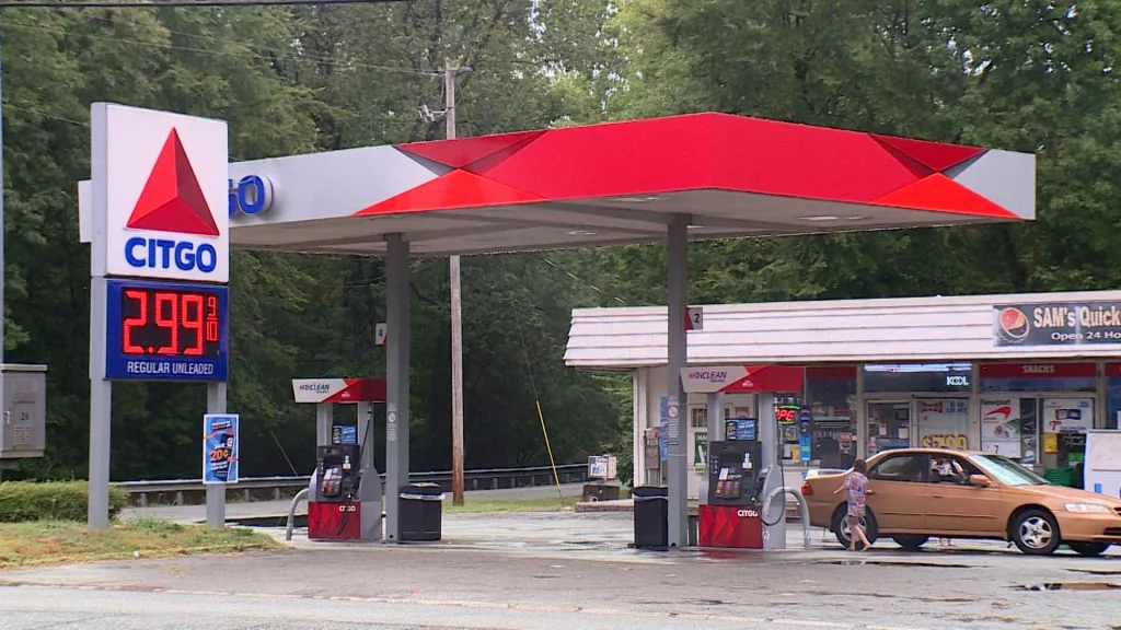 Police arrest 20-year-old in gas station triple homicide in Alabama