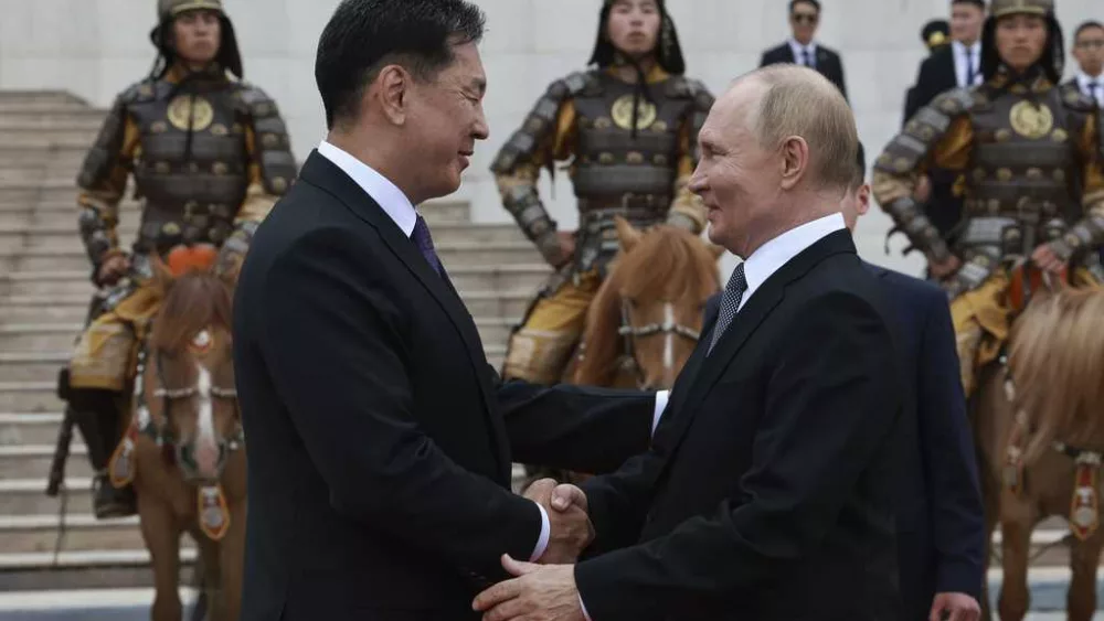 Mongolia ignores an international warrant for Putin's arrest, giving him a red-carpet welcome