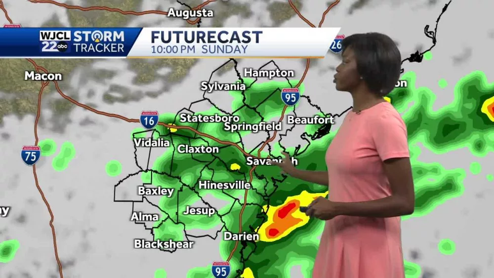 Rain chances sticking around this weekend☔