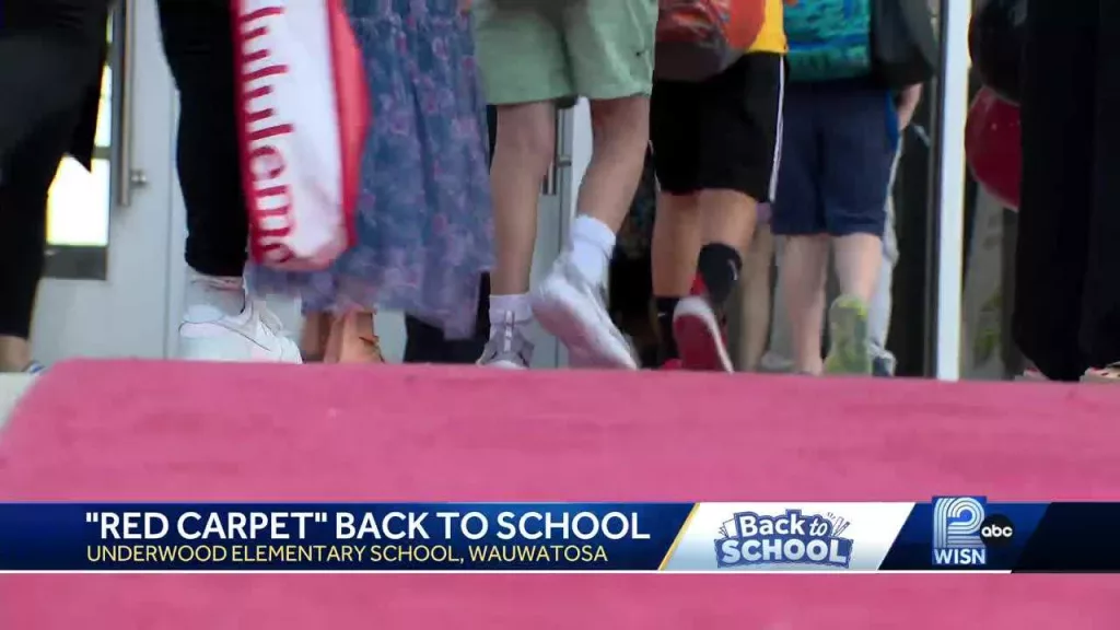 Hundreds of students receive red-carpet welcome at Wisconsin elementary school