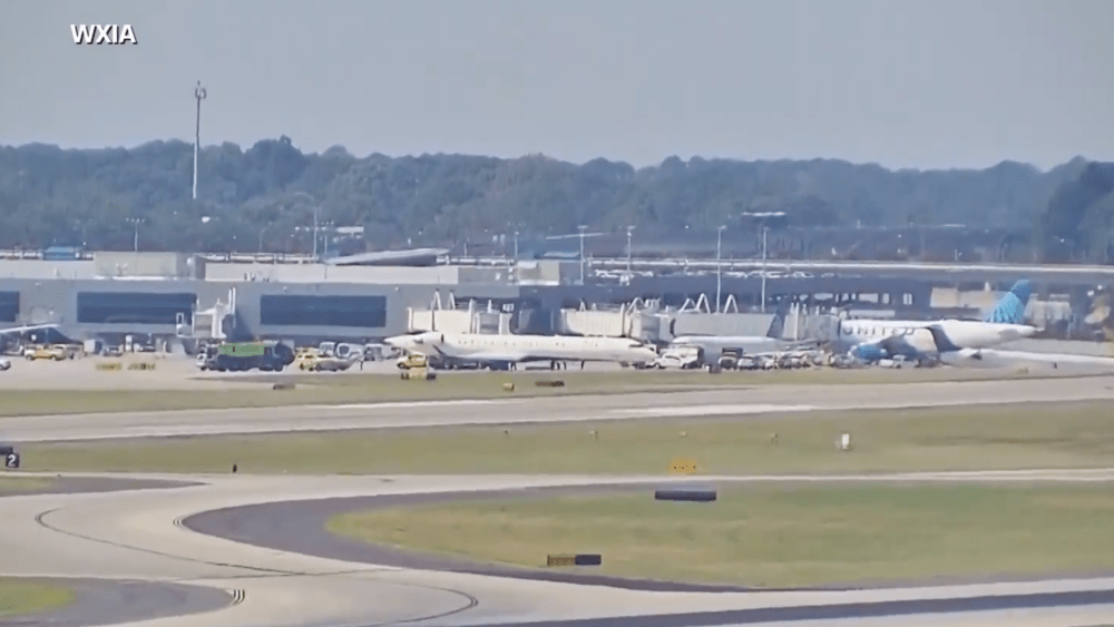 2 Delta planes collide while taxiing at Atlanta airport, knocking tail section from one