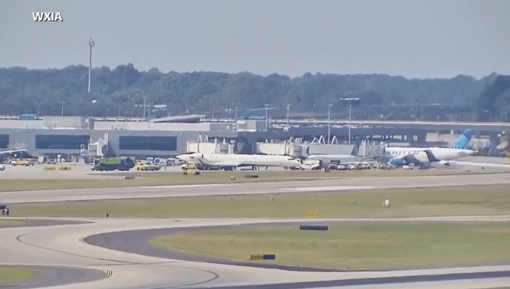 2 Delta planes collide while taxiing at Atlanta airport, knocking tail section from one