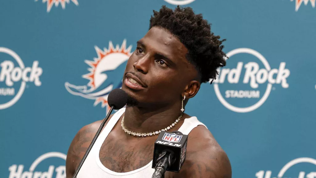 Tyreek Hill admits some regrets but calls for officer who detained him to be fired