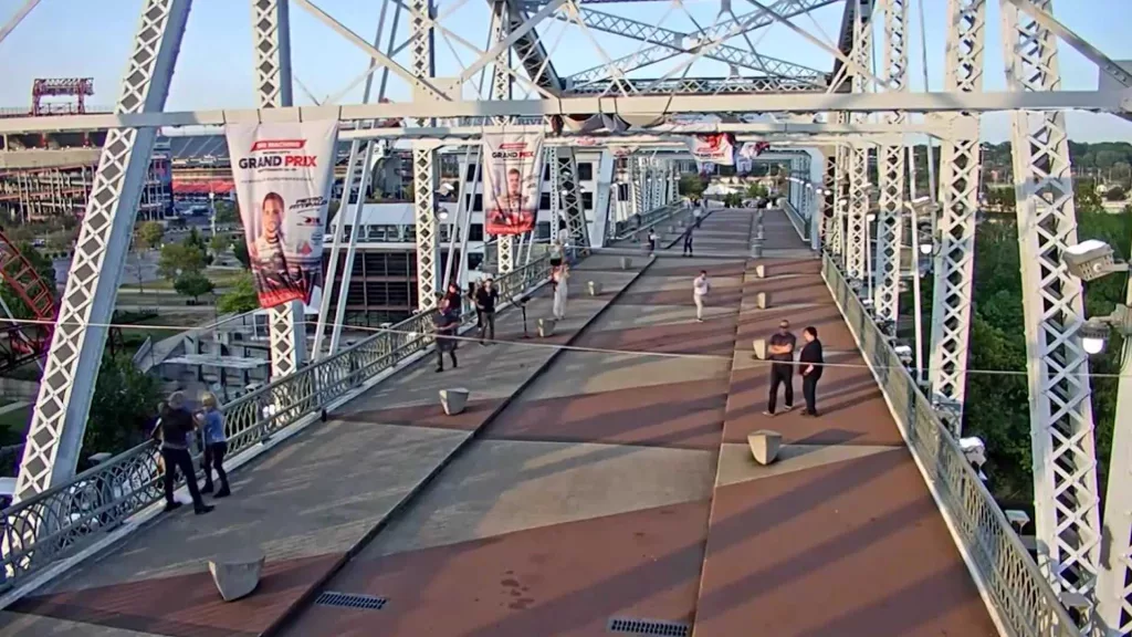 Jon Bon Jovi helps talk woman down from ledge on Nashville bridge