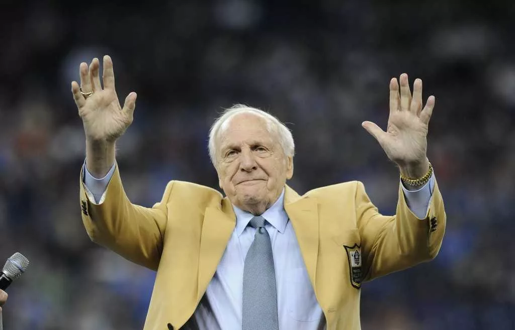 Hall of Famer Joe Schmidt, who helped Detroit Lions win 2 NFL titles, dies at 92