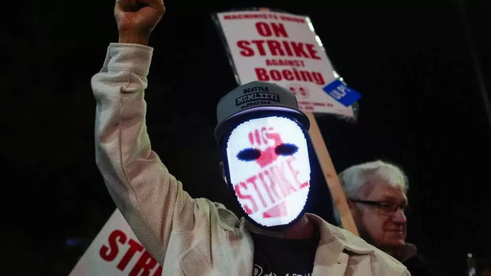 33,000 Boeing factory workers go on strike after rejecting contract offer