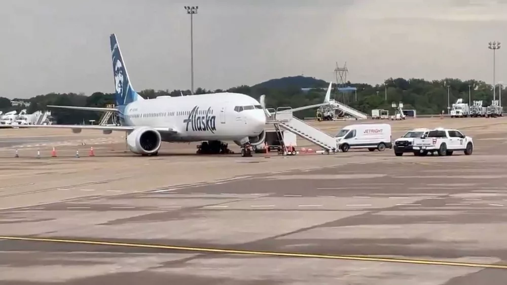 Southwest and Alaska Airlines planes nearly collide on Nashville airport runway