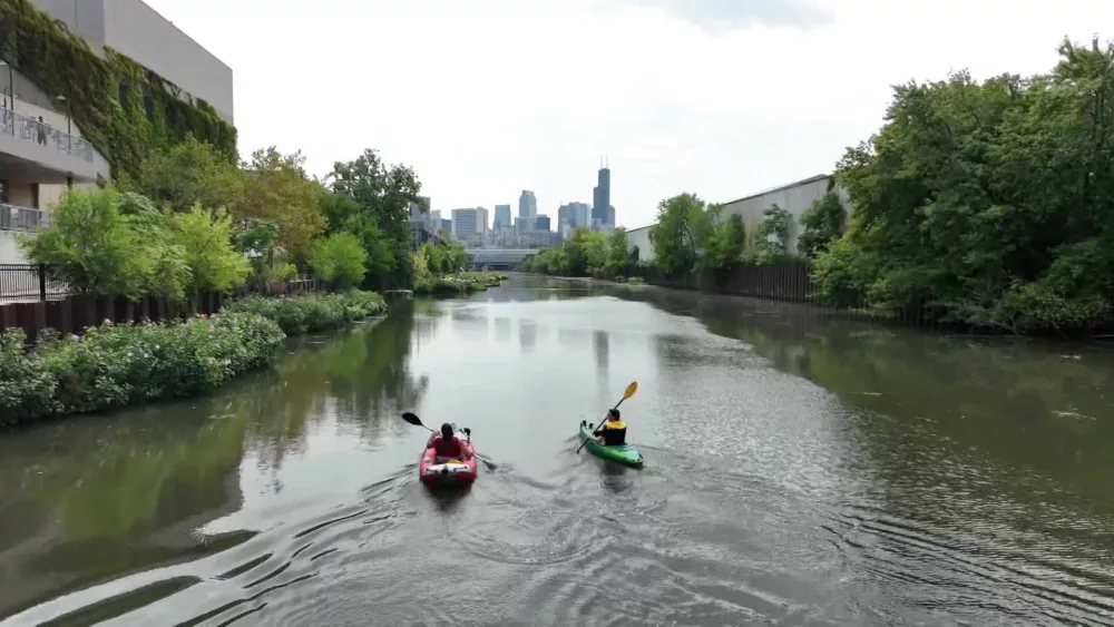 Watch: Man kayaks across the Chicago River to commute to work