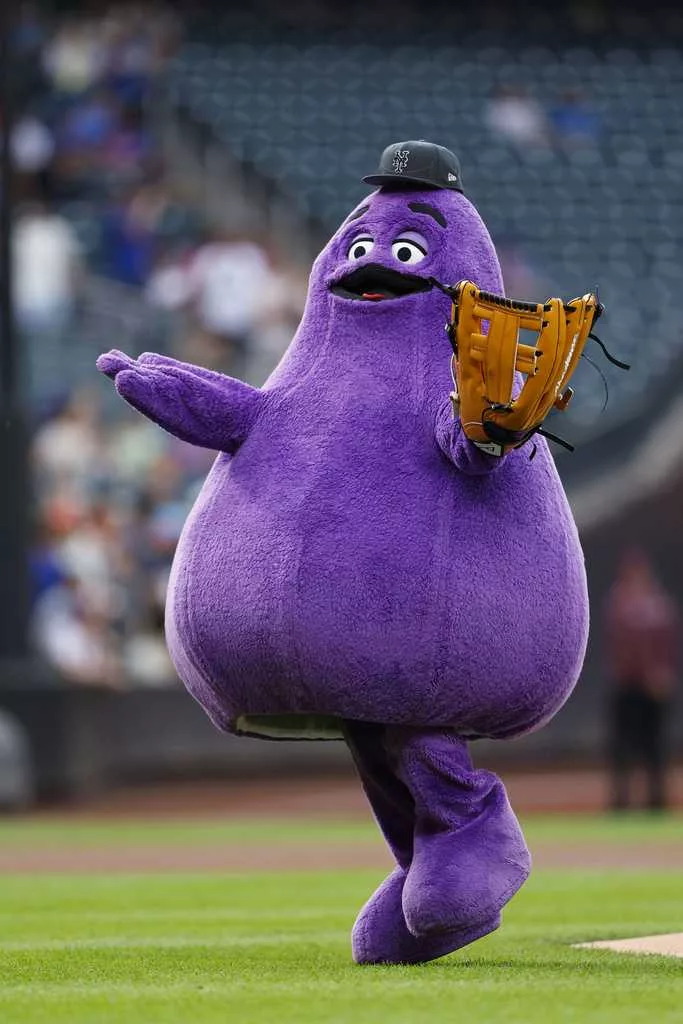 Mets unveil the new Grimace seat at Citi Field