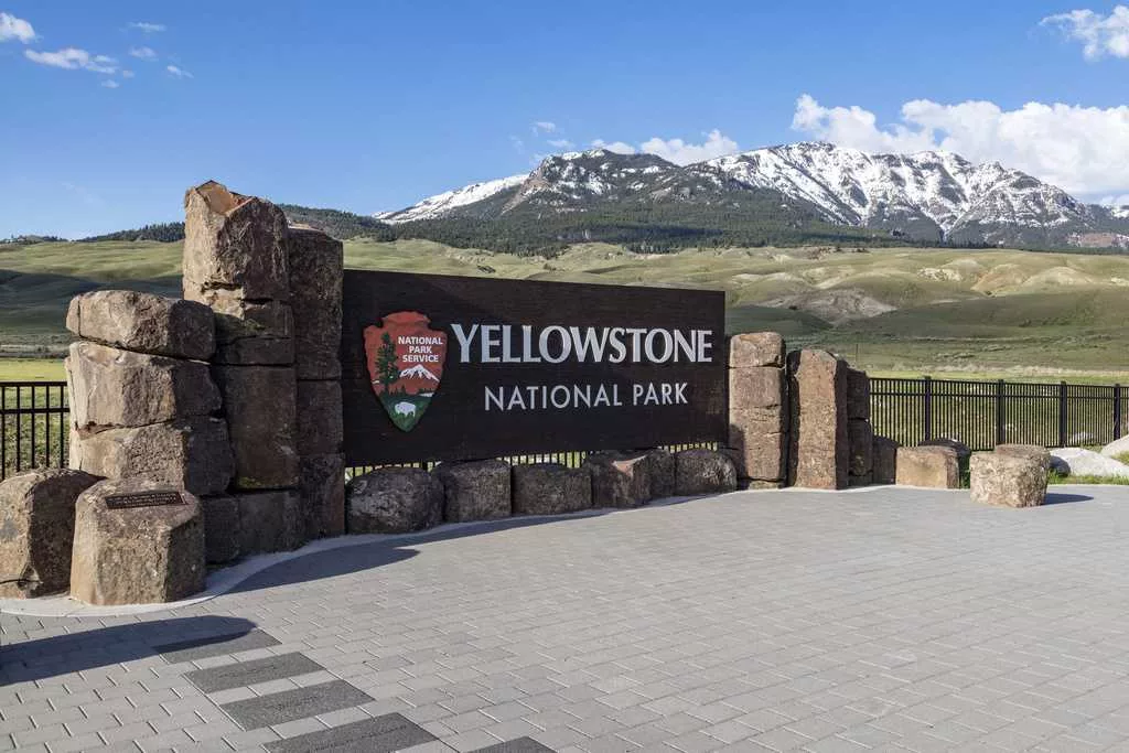 Woman suffers burns after hiking off trail near Yellowstone Park's Old Faithful