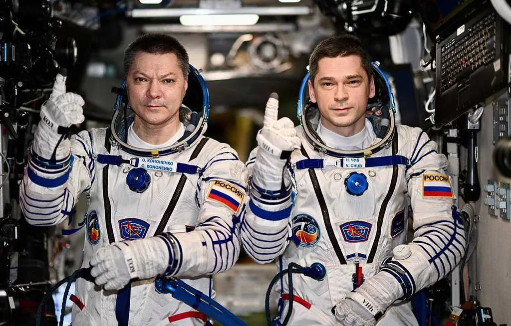 2 Russians set record for longest single stay on the ISS