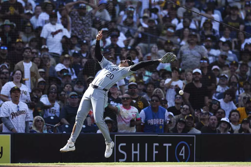 White Sox lose 120th game to tie record