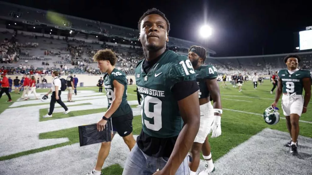 Michigan State defensive back Armorion Smith is raising 5 siblings since his mother's death