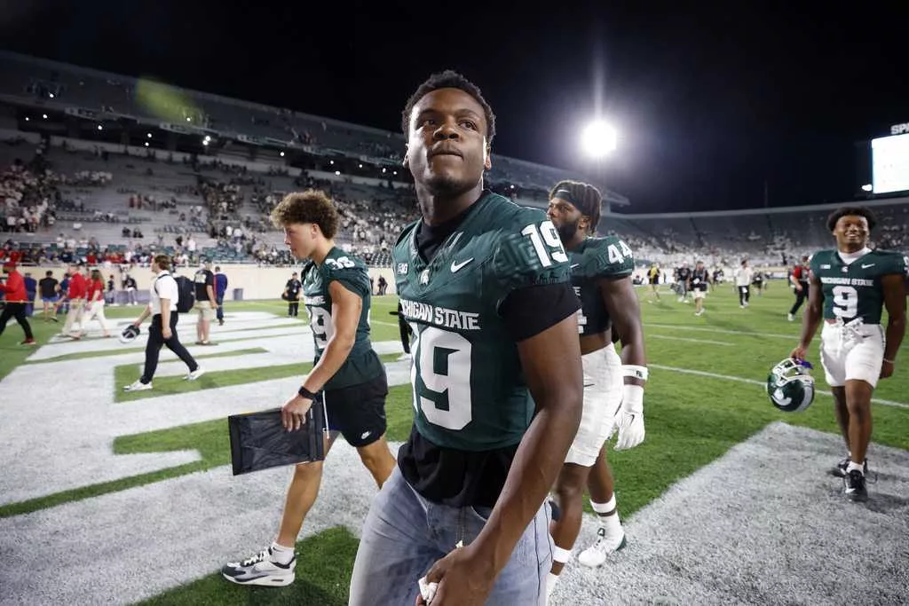 Michigan State defensive back Armorion Smith is raising 5 siblings since his mother's death