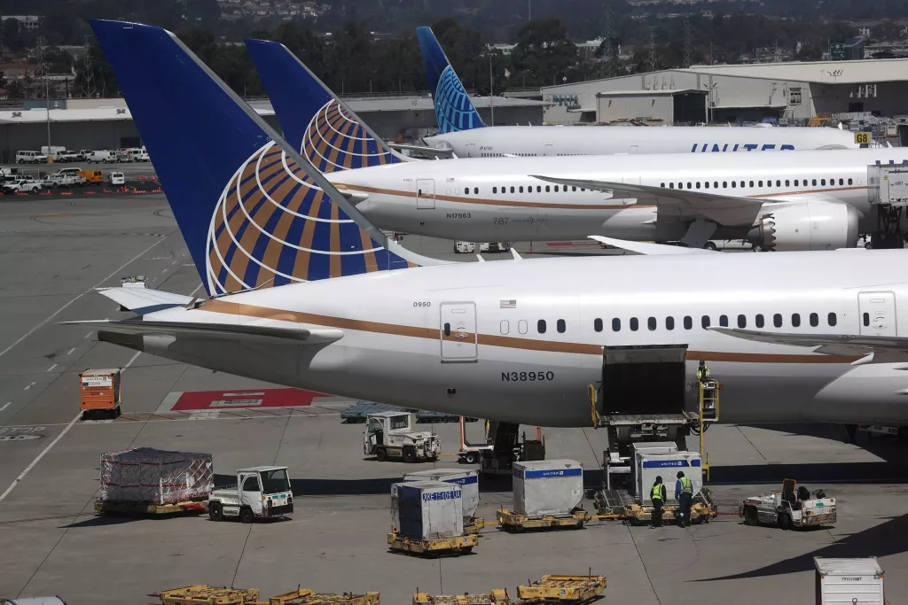 Two passengers injured on United flight after pilots respond to collision warning