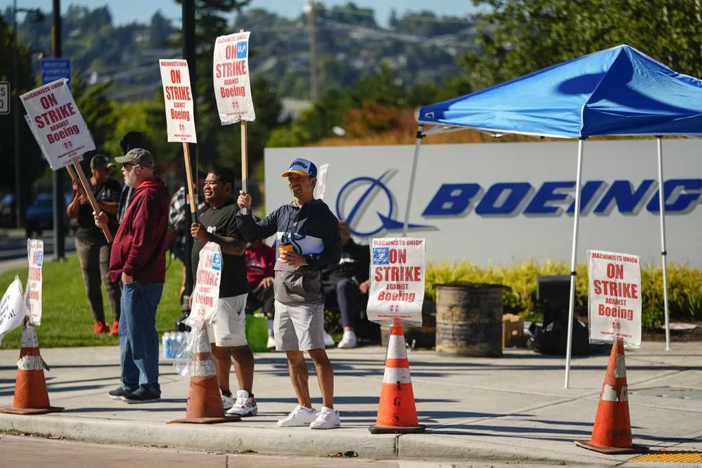 Boeing and union negotiators set to meet for contract talks 2 weeks into worker strike