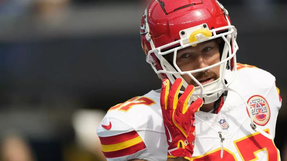 Travis Kelce becomes Chiefs' career receptions leader