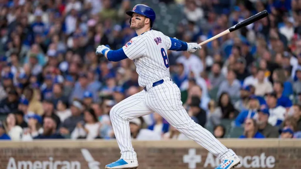 Chicago Cubs player throws beer money to fans in left field stands