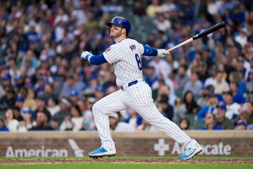 Chicago Cubs player throws beer money to fans in left field stands