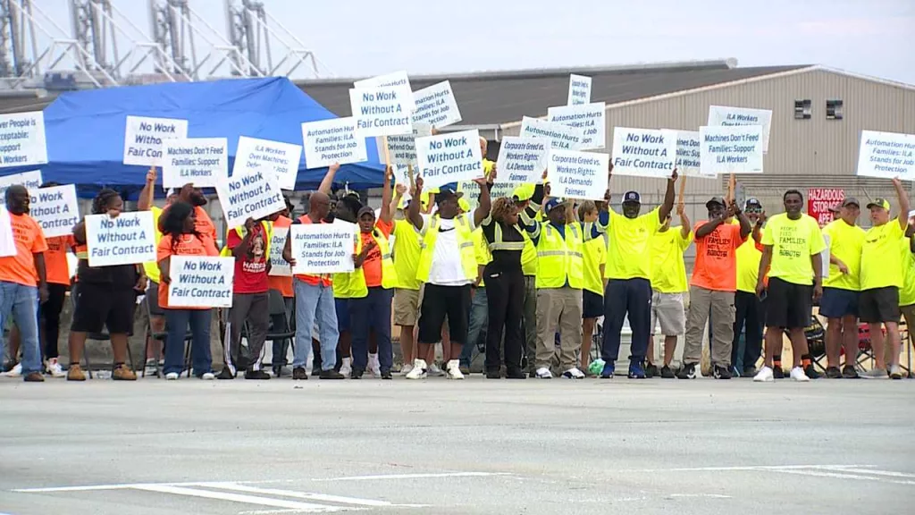 Port of Savannah workers on picket line as strikes happen along East and Gulf coasts